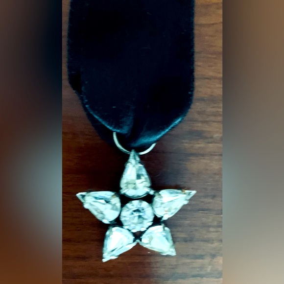 Black satin ribbon medallion brooch pin embeaded with shiny stones - Picture 3 of 4